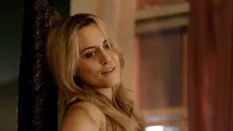 Taylor Schilling, Laura Prepon – Orange Is The New Black s01e01 (2013)